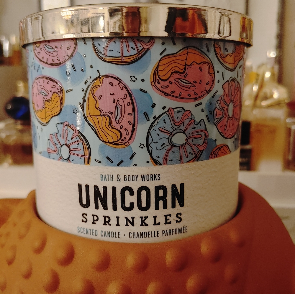 BATH & BODY WORKS 3 WICK CANDLE UNICORN SPRINKLES